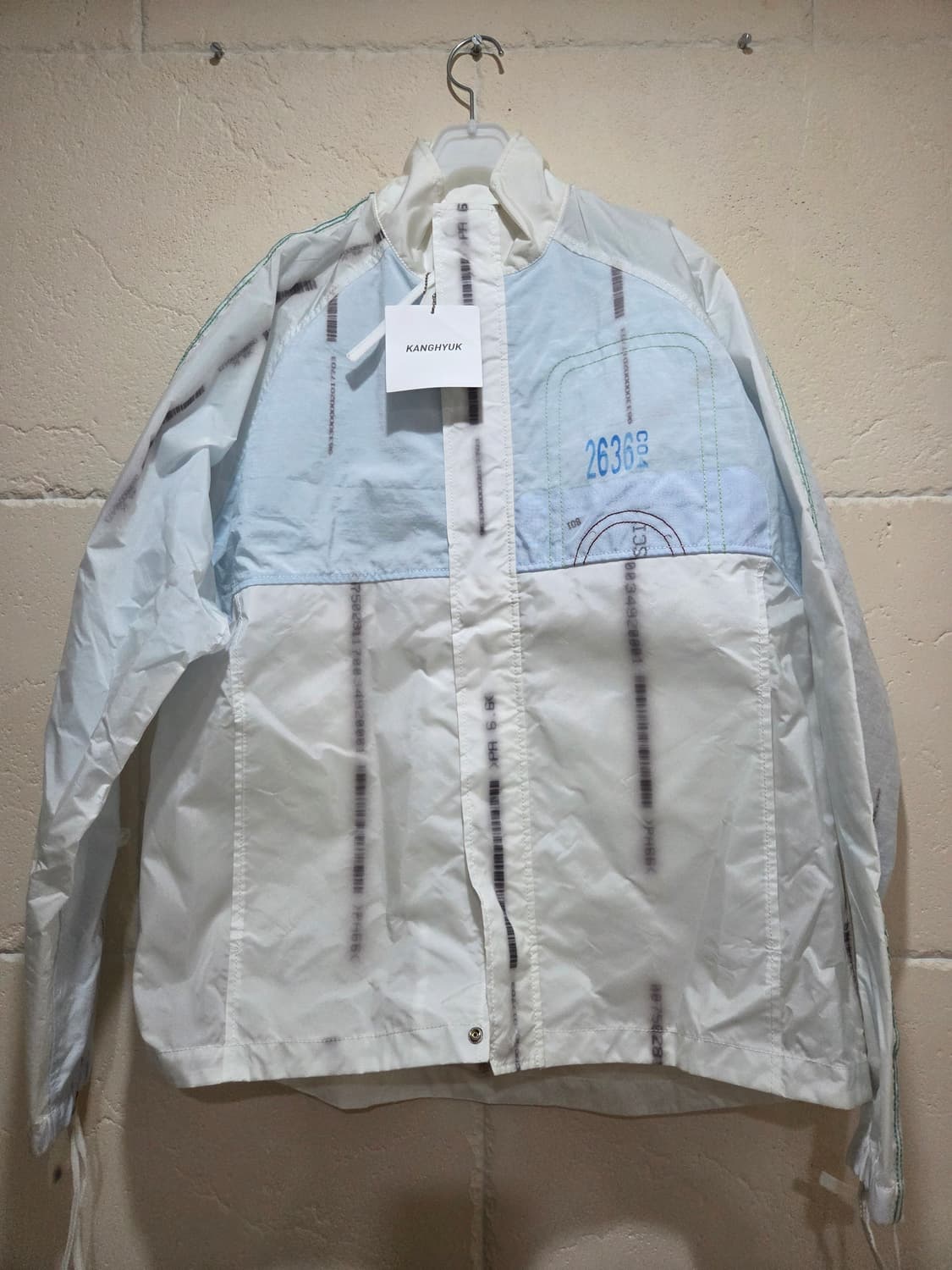 강혁 레디메이드 에어백 윈드브레이커 뒷면 오염 상품이미지1