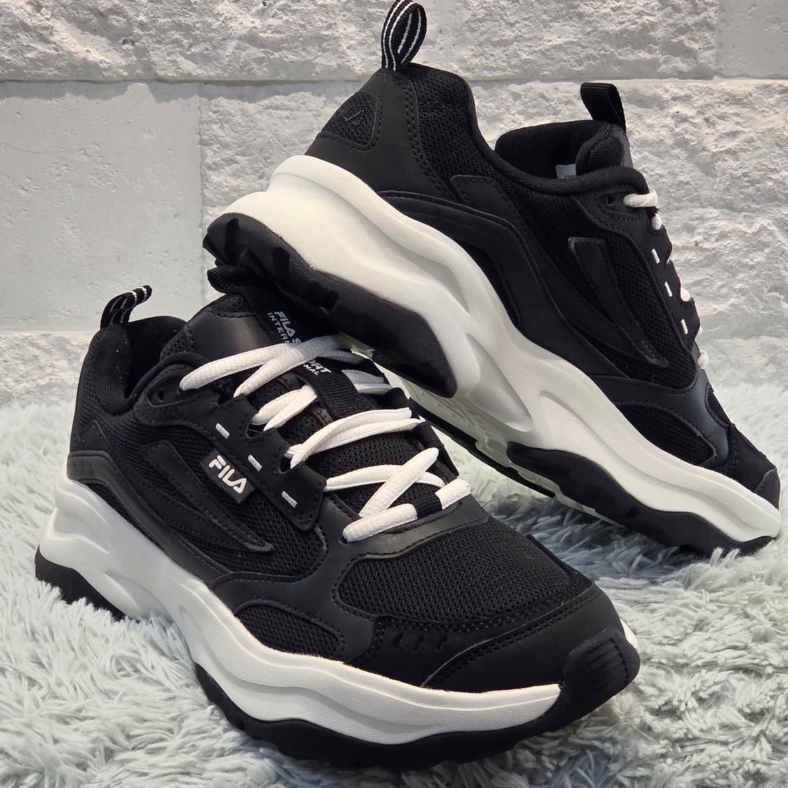 6q-27:휠라 레이 트레이서 블랙 화이트 (25cm) 상품이미지4