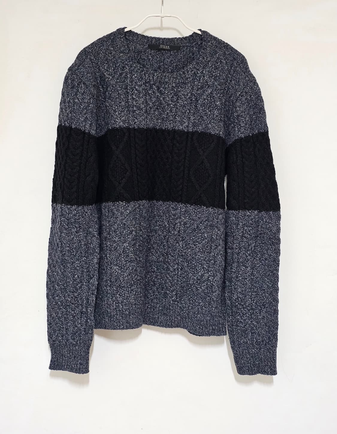 게스 울혼방 블랙앤 그레이 니트 100  드라이보관중 상품이미지1