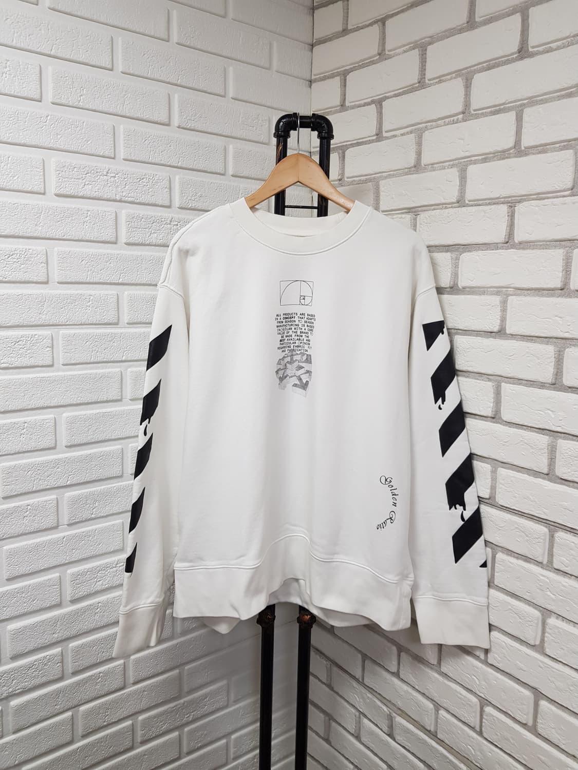 [L/100~105] 오프화이트 애로우 기모맨투맨 화이트 상품이미지1