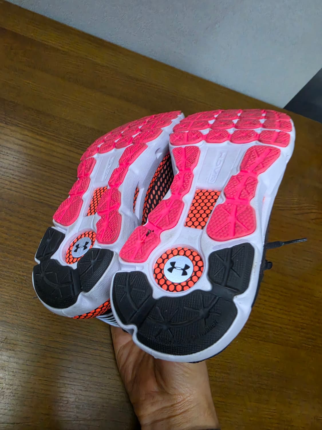 언더아머 HOVR Sonic 5  블랙/핑크 상품이미지10