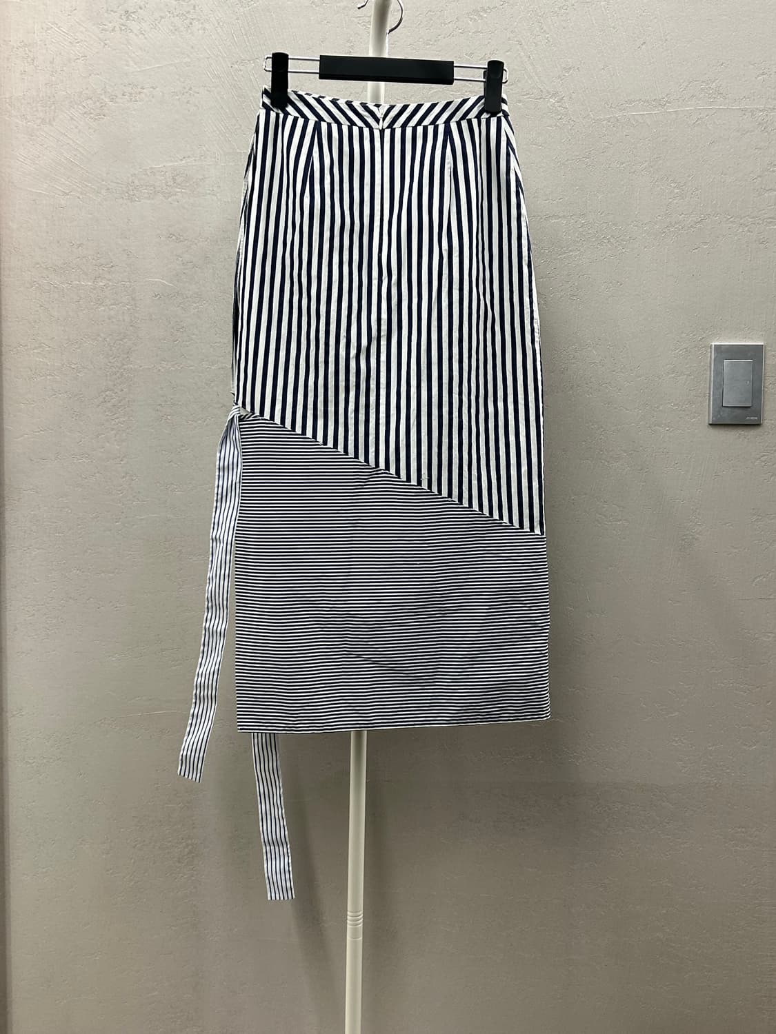 RECTO 렉토 스트라이프 랩 스커트 블랙&화이트 상품이미지3