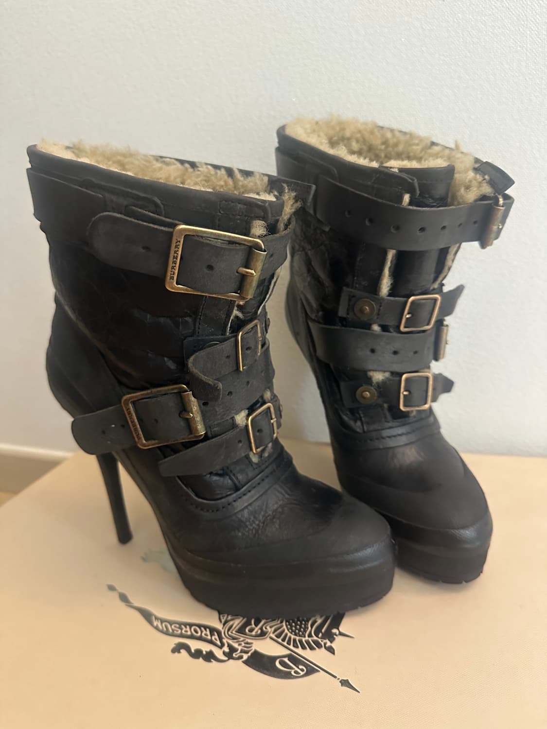 Burberry prorsum 버버리 프로섬 부츠힐 양털 시어링 풀박 상품이미지1