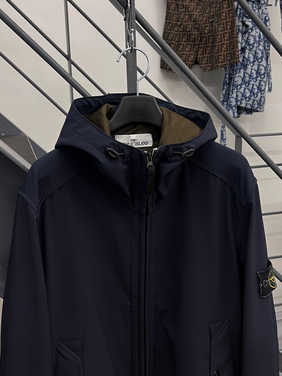 스톤아일랜드 와펜 소프트쉘 후드 자켓 상품이미지3