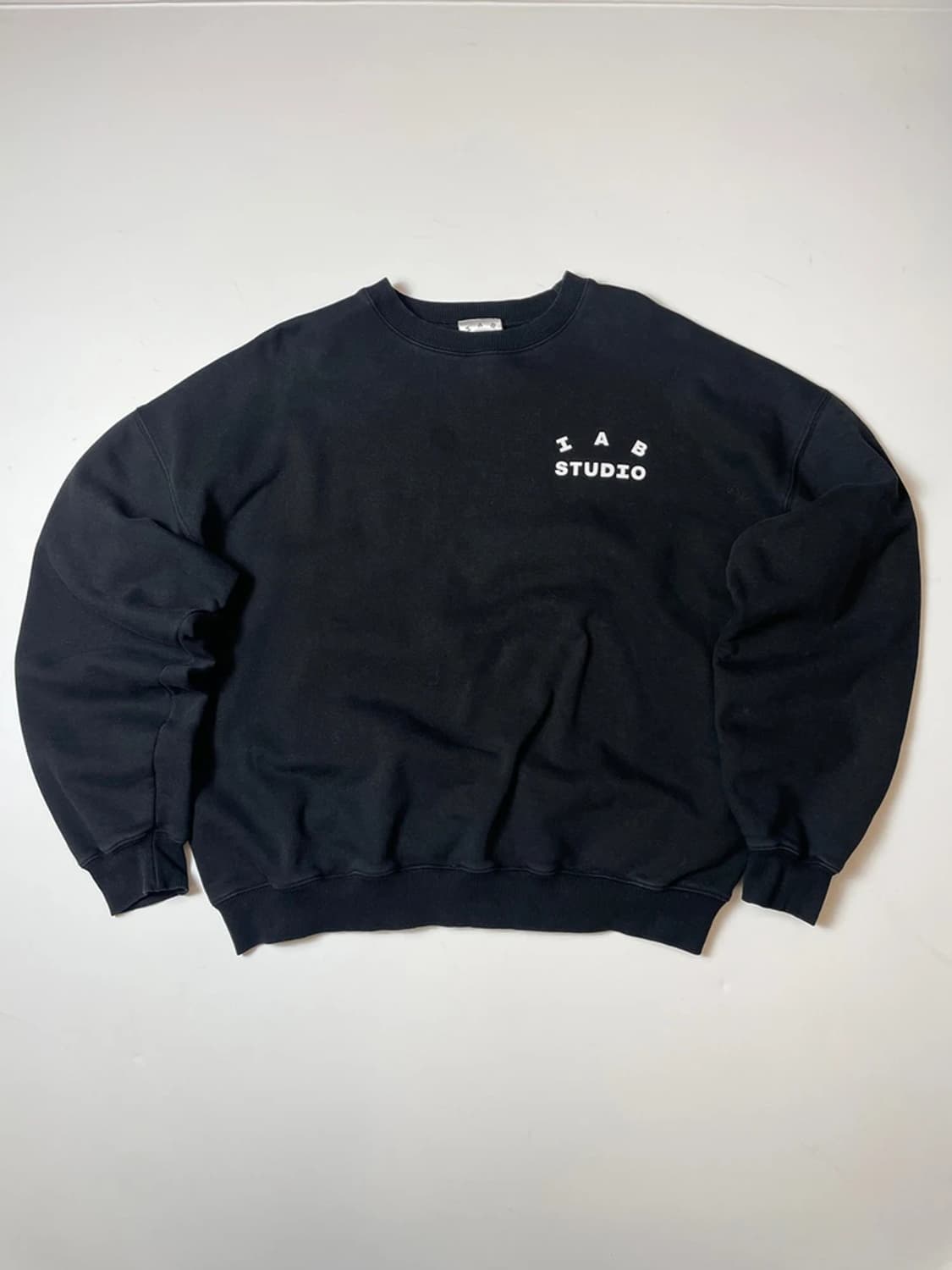 아이앱스튜디오 시그니처 스웻 크루넥 맨투맨 PN9446 상품이미지3