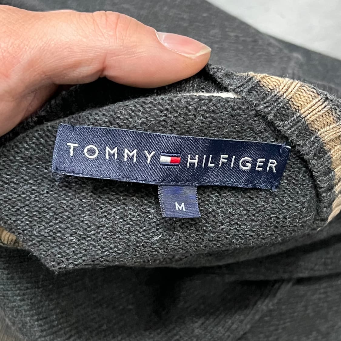  타미힐피거 그라데이션 브이넥 니트 y15187 상품이미지6