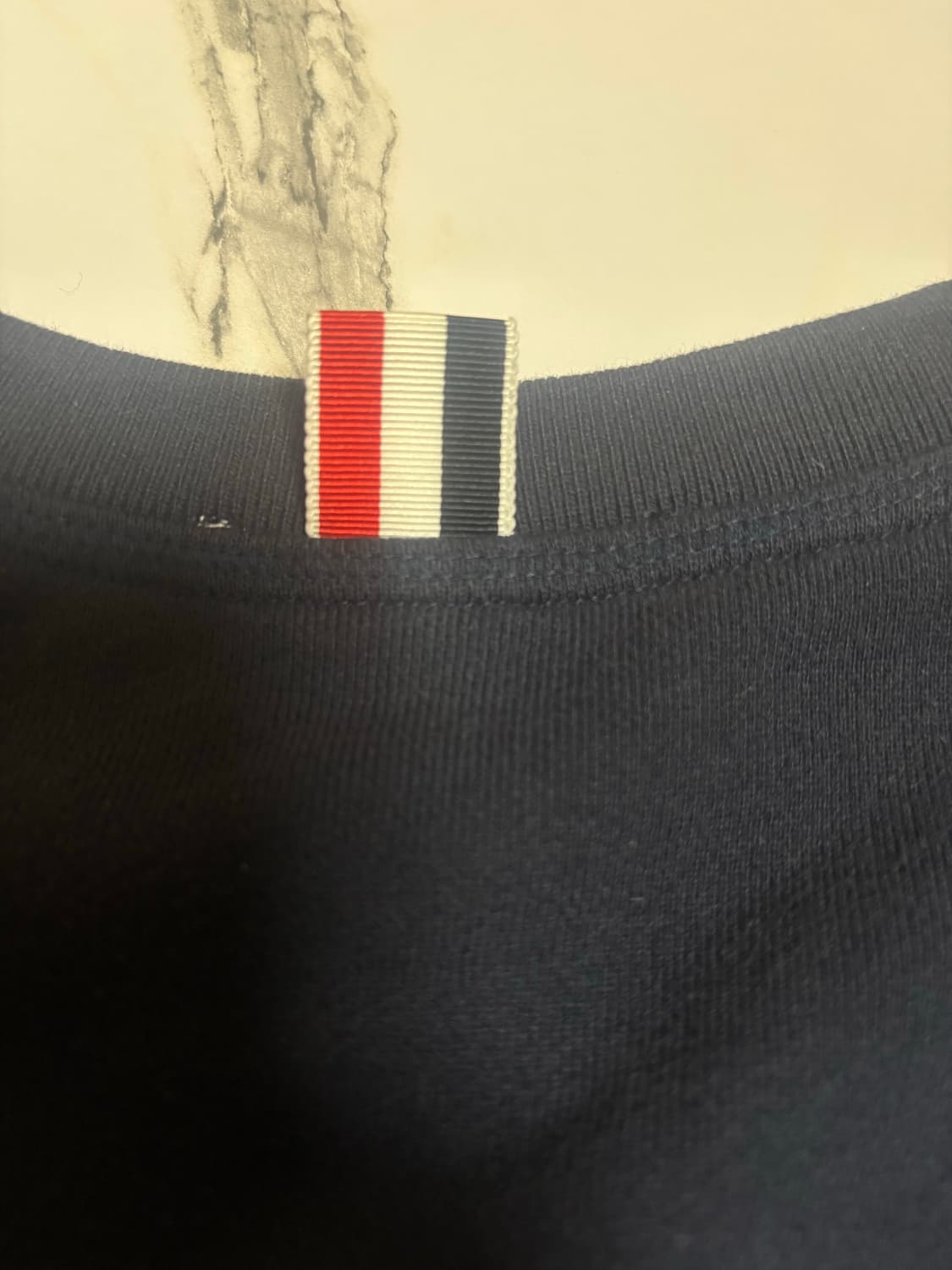 [2]톰브라운 사선완장 맨투맨 네이비 상품이미지5