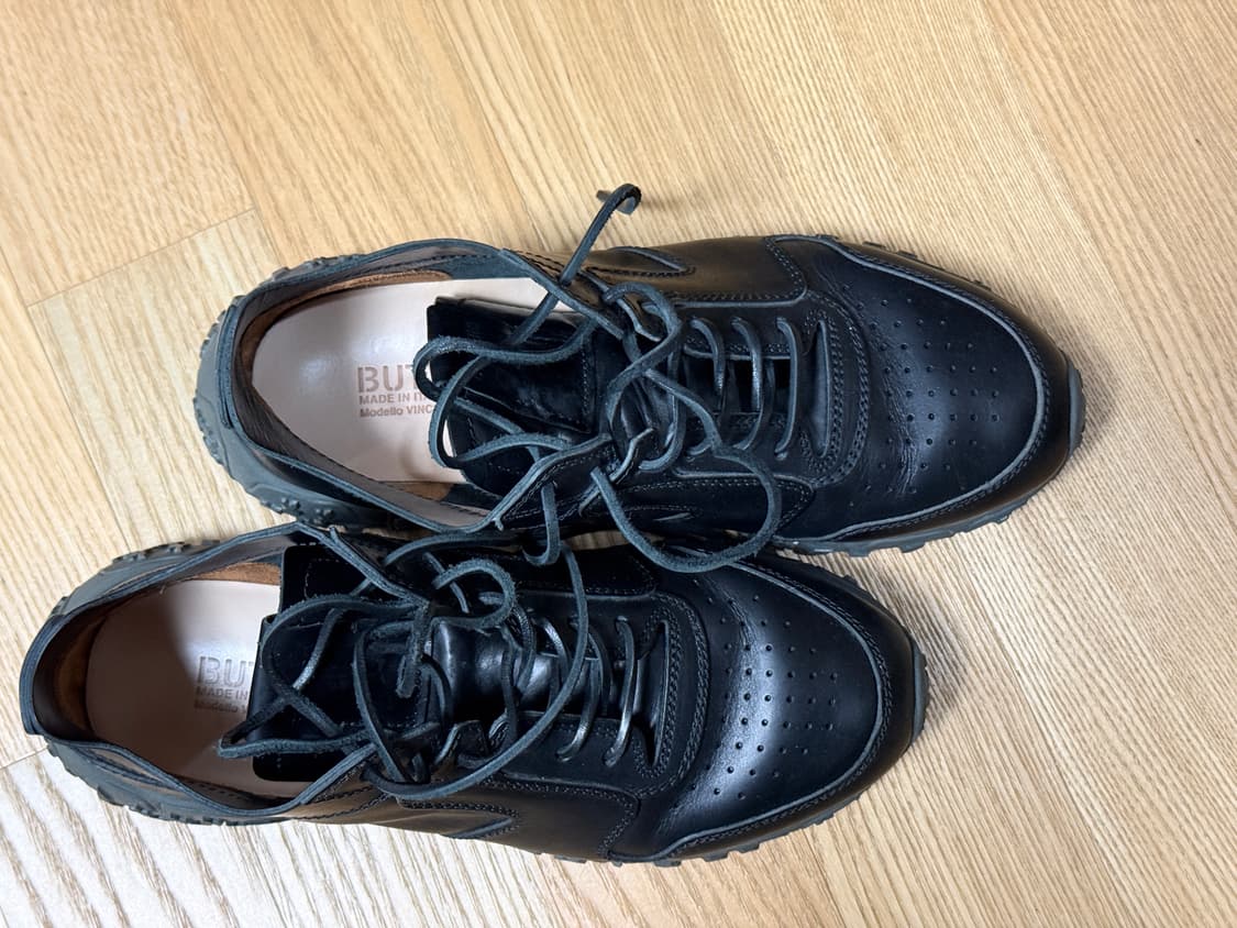 부테로 빈치x 블랙 41사이즈(운동화 270) 3회 착용 판매 상품이미지2