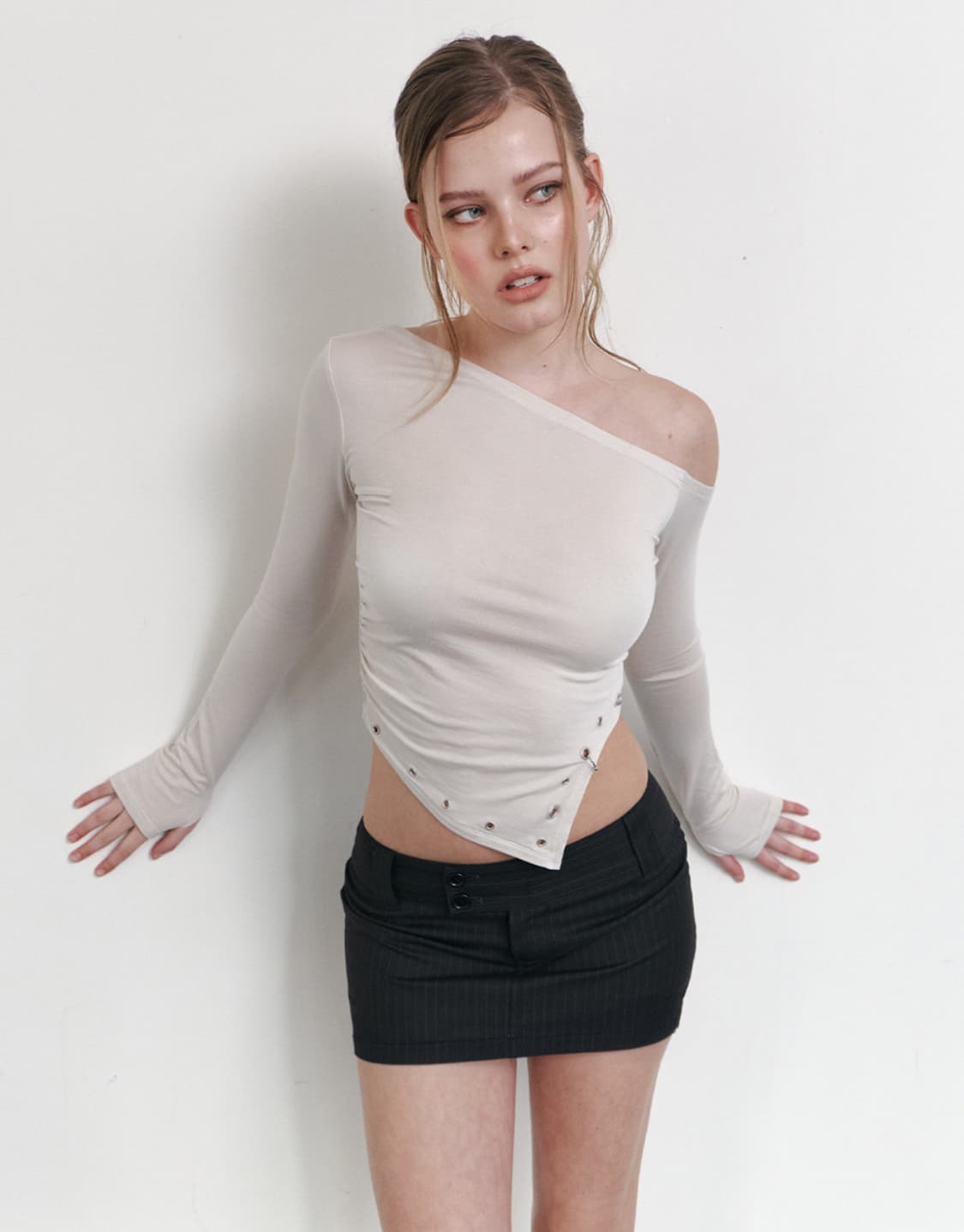 (새상품) 플노팔 레미탑 베이지 레미 언발 셔링 롱슬리브 상품이미지4