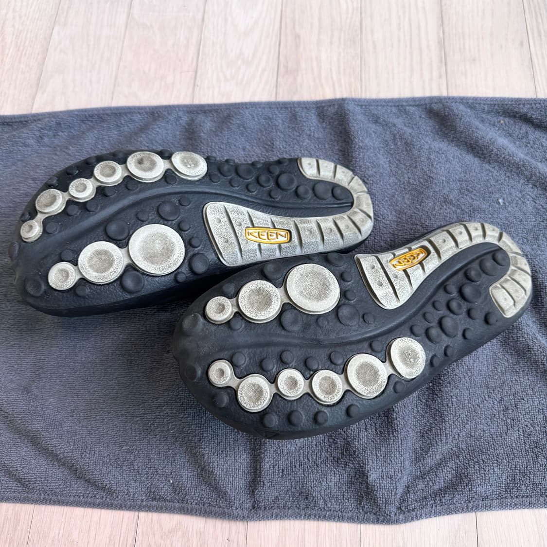 킨 KEEN 샨티 슬라이드 블랙 상품이미지4