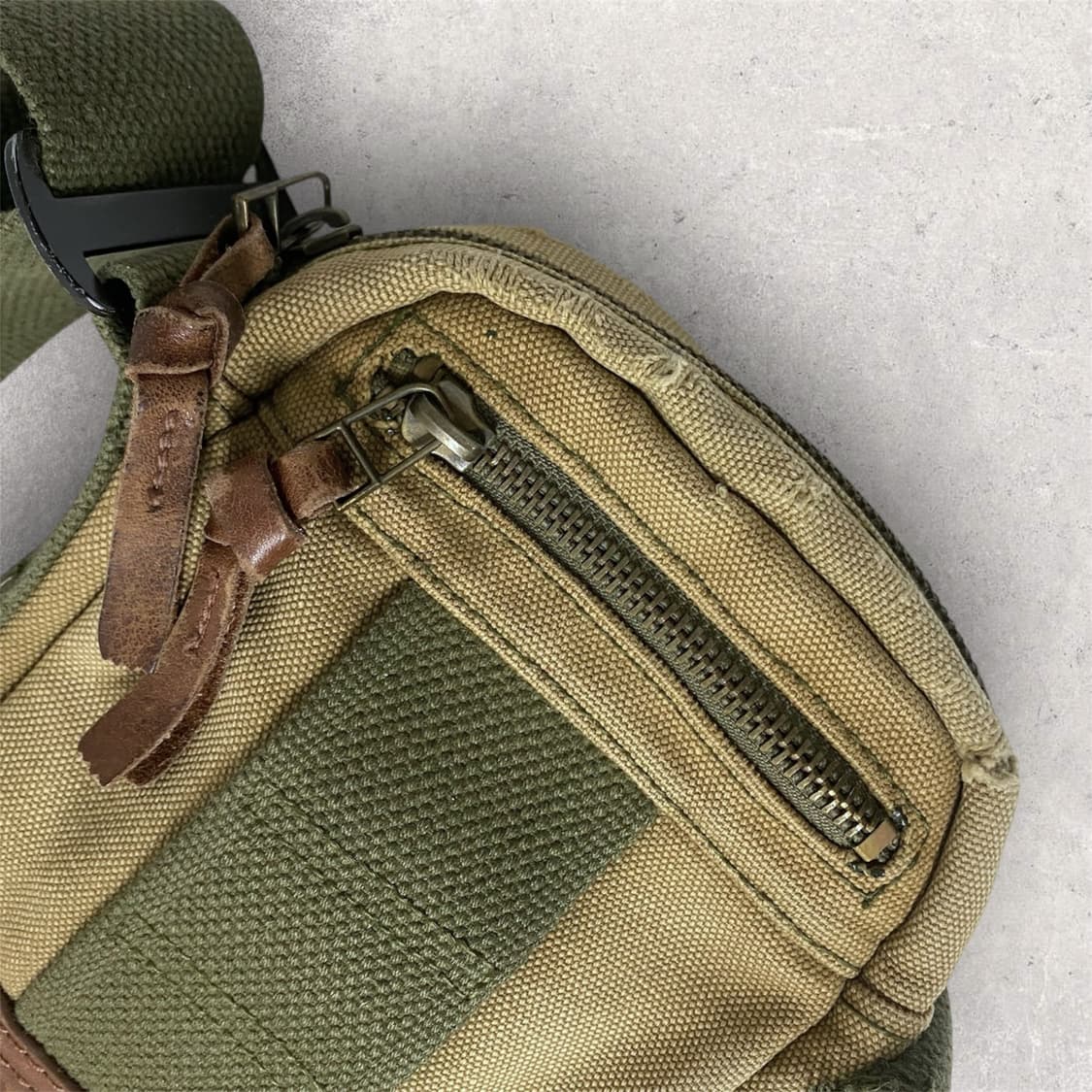 아디다스 빈티지 미니 크로스백 (B303) 상품이미지4