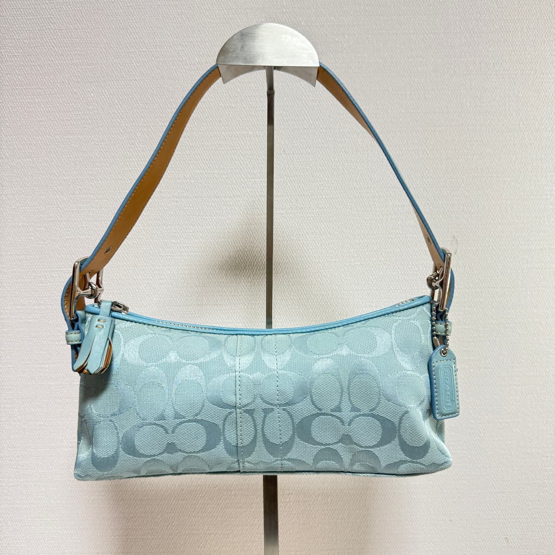 희귀⚡️ y2k 코치 바게트 백 - 베이비 블루 상품이미지1