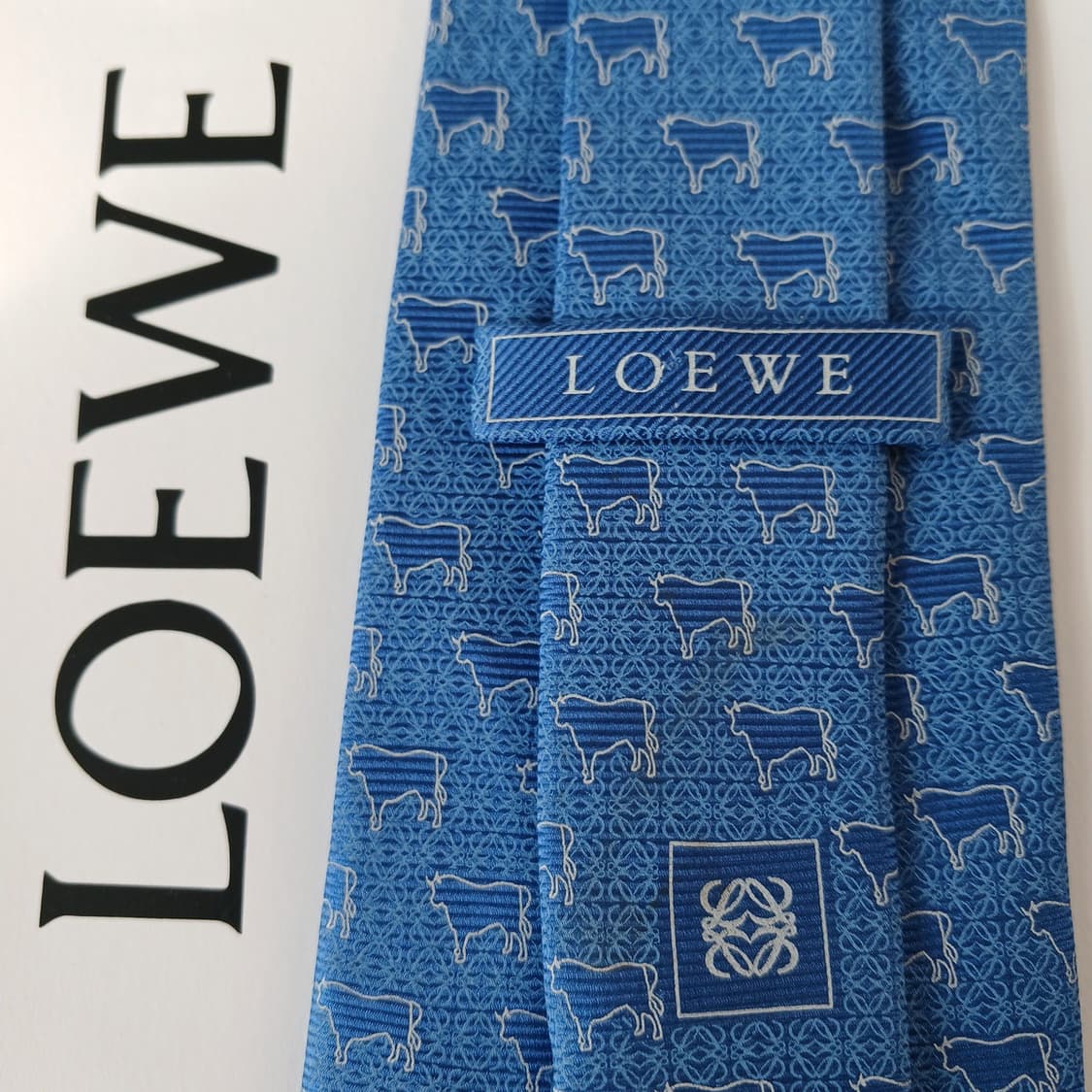 로에베 실크 블루 소 패턴 넥타이 9.9cm B등급 A19596
 상품이미지5