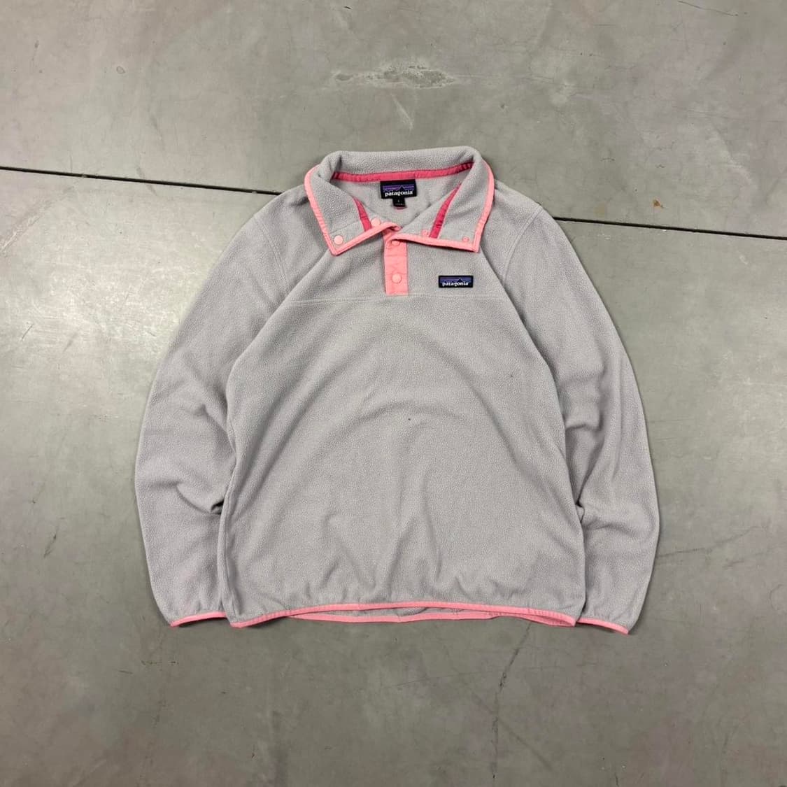 파타고니아 신칠라 스냅-T 그레이/핑크 상품이미지1