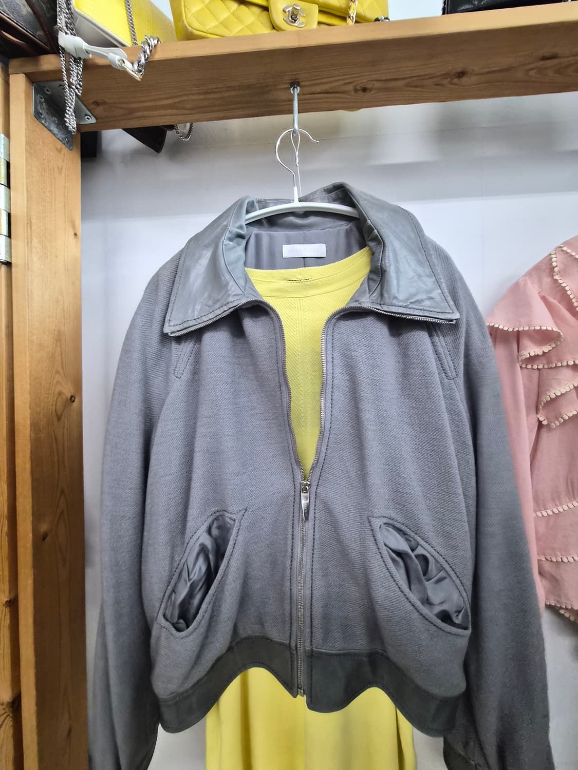 니나리치 가죽트리밍 셔링블루종 집업 상품이미지6