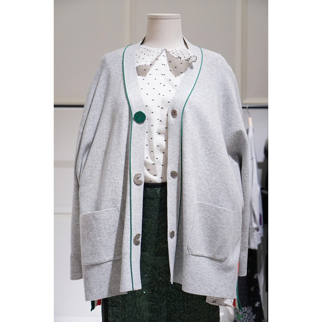 오즈세컨 오버핏 배색 라인 니트 가디건 상품이미지1