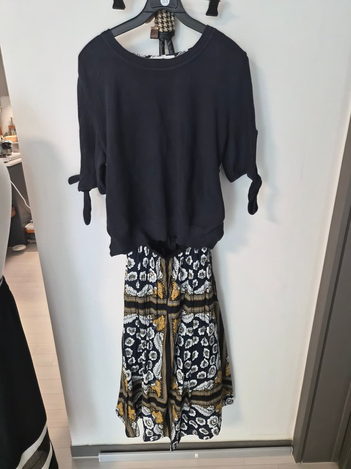 [O'2nd] 오즈세컨 니트 배색 페이슬리 패턴 원피스 상품이미지4