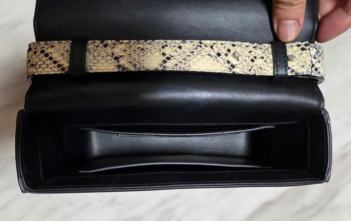 지방시 4G 파이톤 토트백 상품이미지8