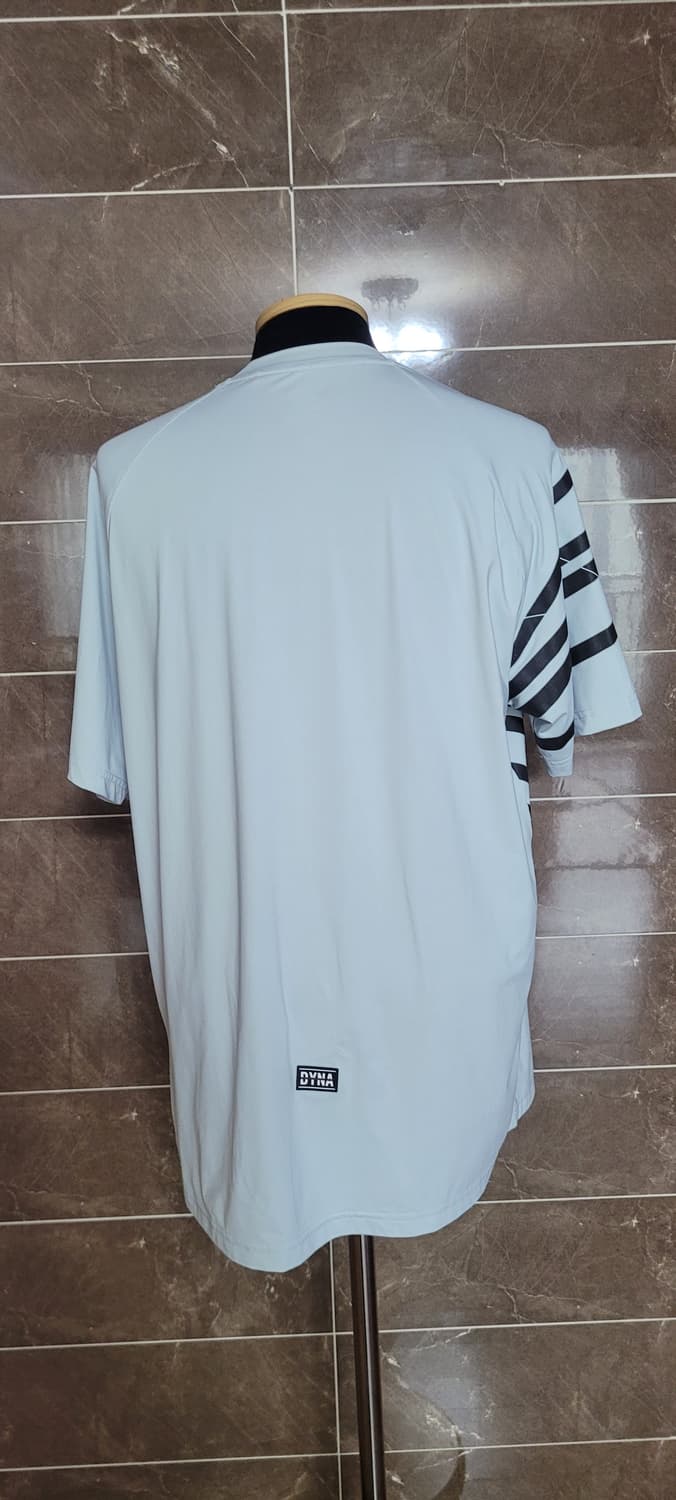 (남성2XL사이즈)다이나핏 연하늘색 기능성 반팔티(상태최상) 상품이미지3