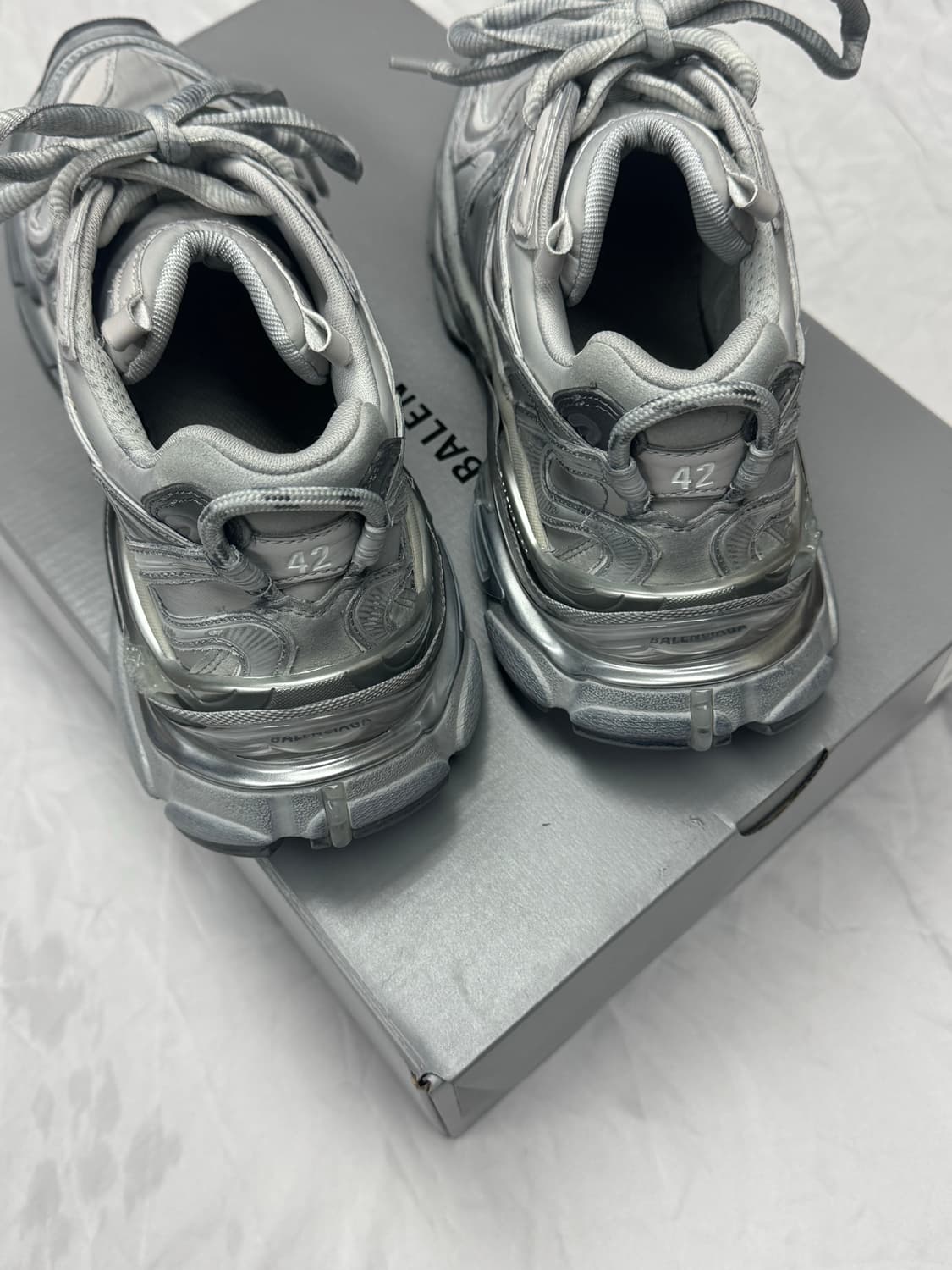 발렌시아가 25FW 뉴러너 2.0 스니커즈 그레이/실버 42 상품이미지5