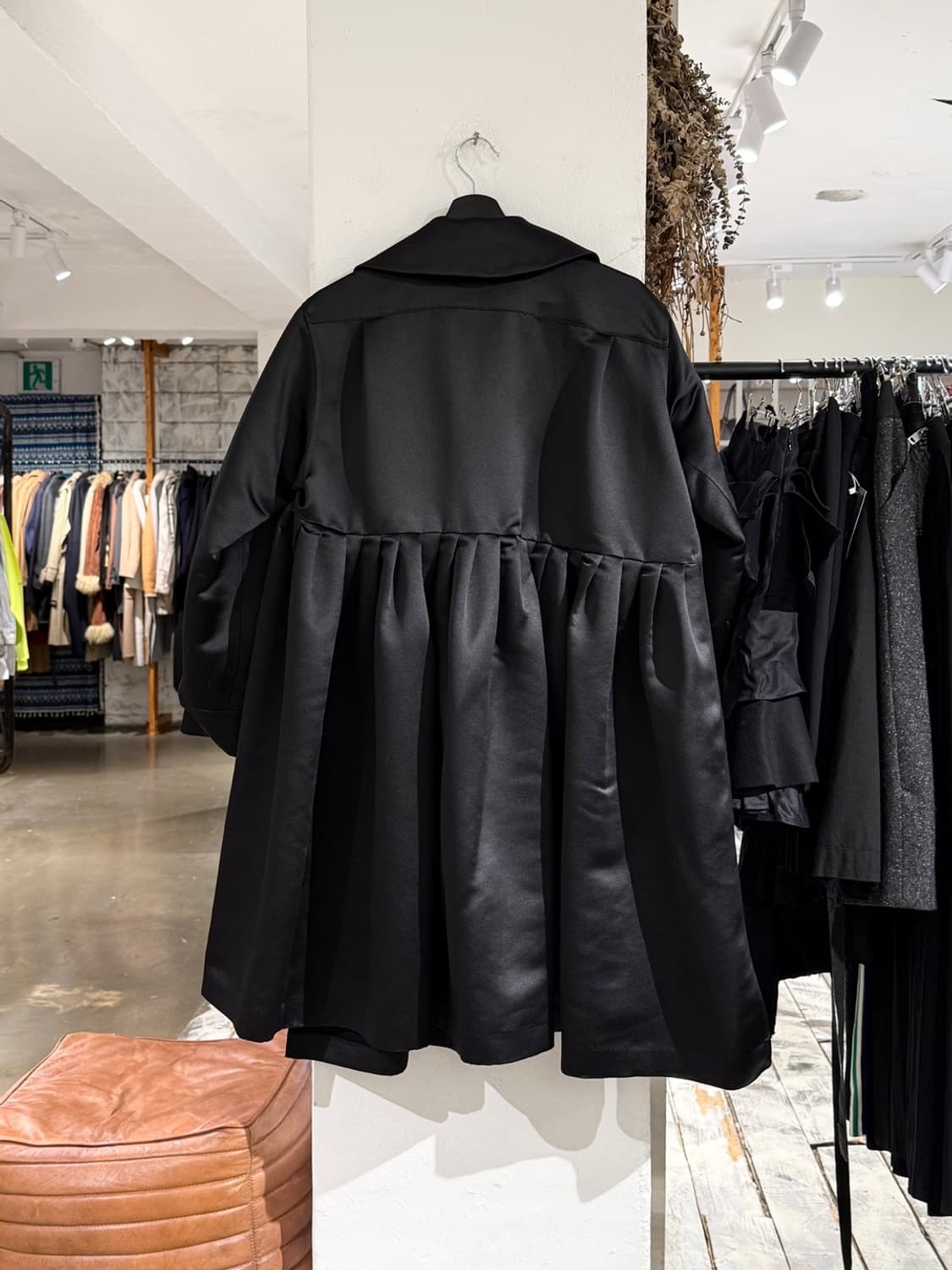 꼼데가르송 블랙 비대칭 새틴 버튼업 미디 드레스 상품이미지4