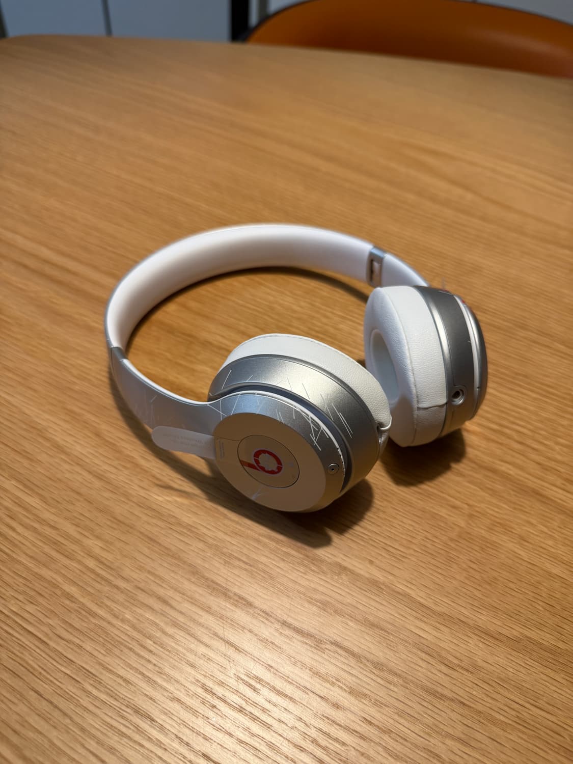 Mowalola 모와로라 x beats solo3  상품이미지1
