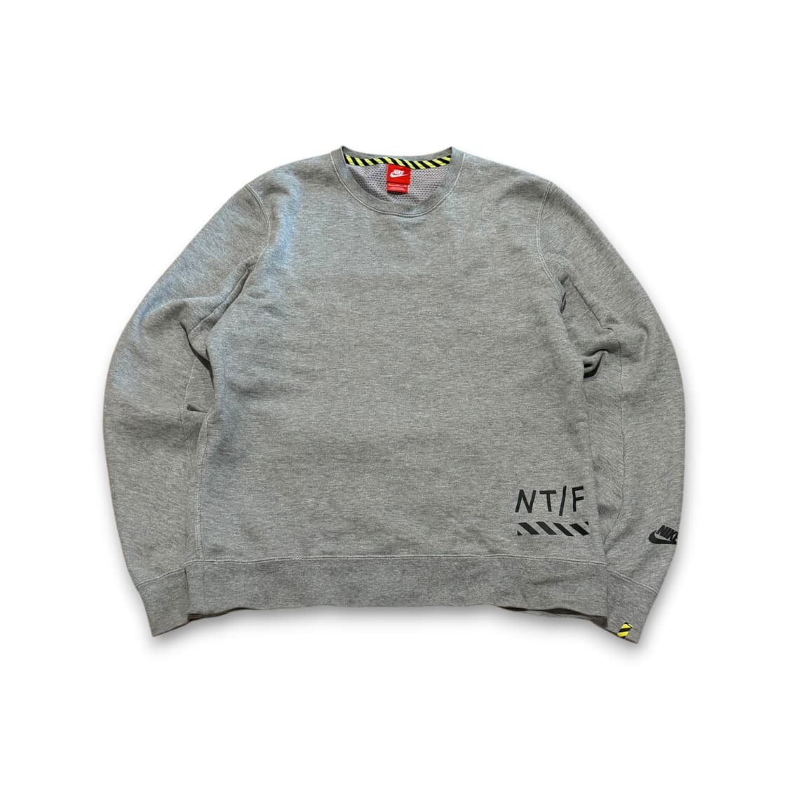Nike 스포츠웨어 트랙 앤 필드 NT/F 그레이 크루넥 스웨트셔츠 상품이미지1
