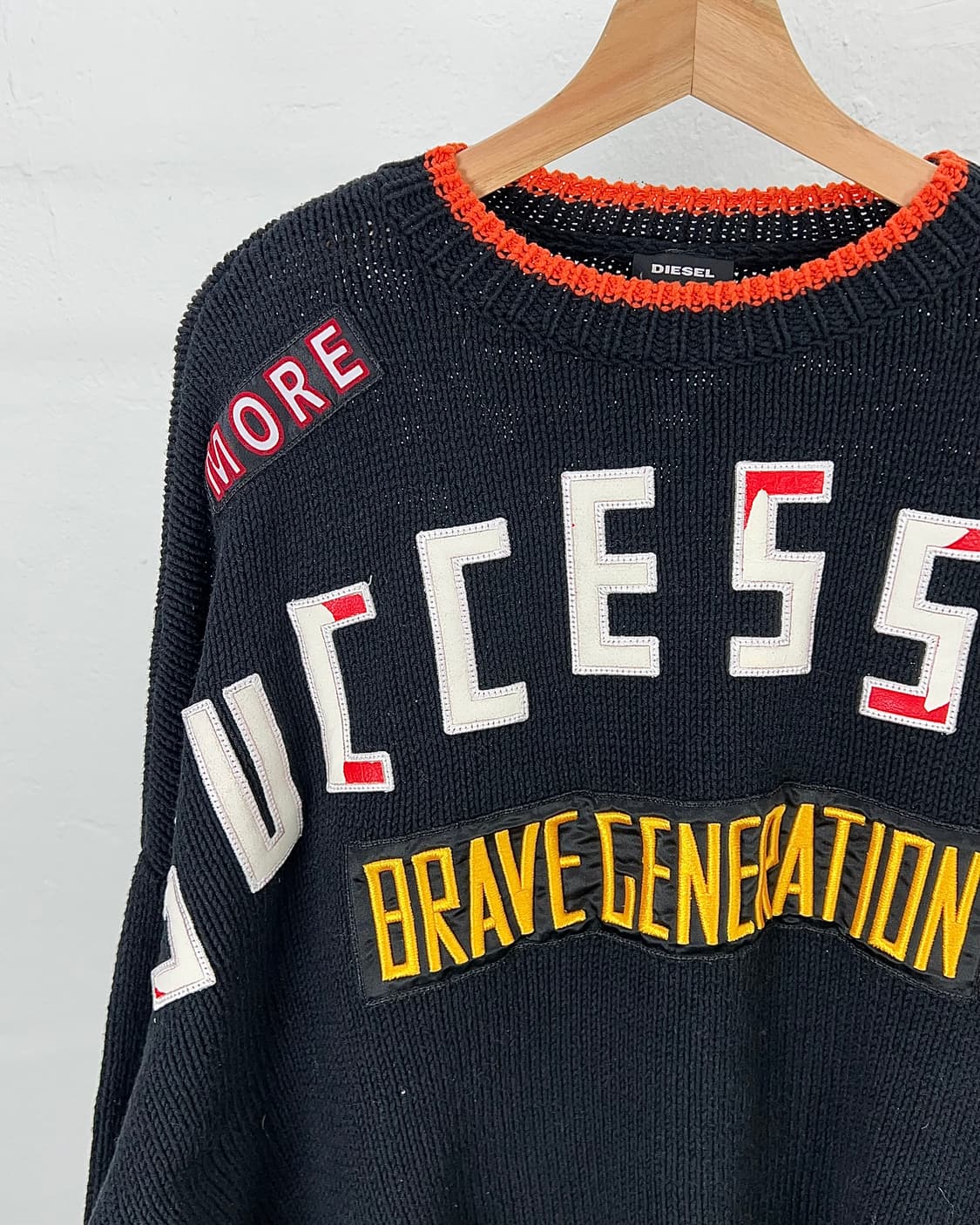디젤 브레인 제네레이션 블랙 크루넥 패치 니트 상품이미지2