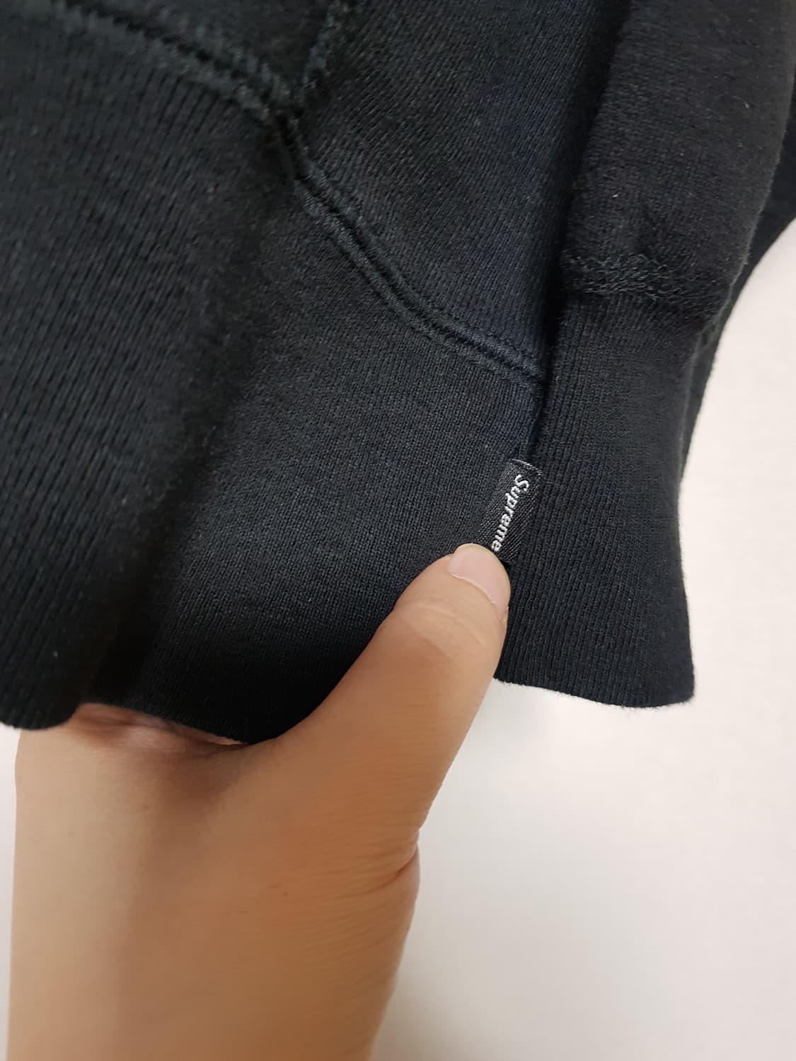 슈프림 캐피탈 후드 티셔츠 블랙 22FW 상품이미지4