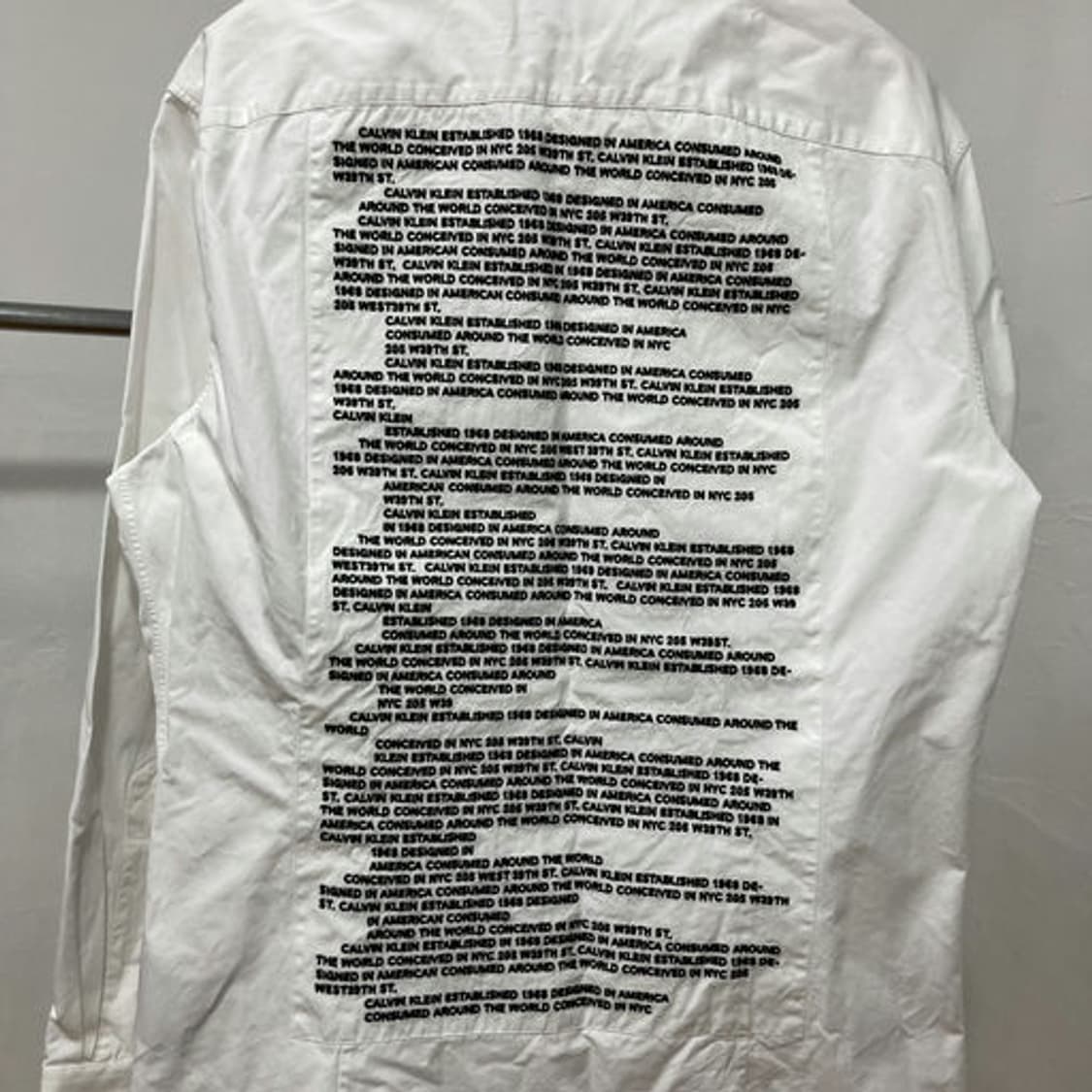 캘빈클라인(Calvin Klein) 레터링 프린트 화이트 셔츠 상품이미지2