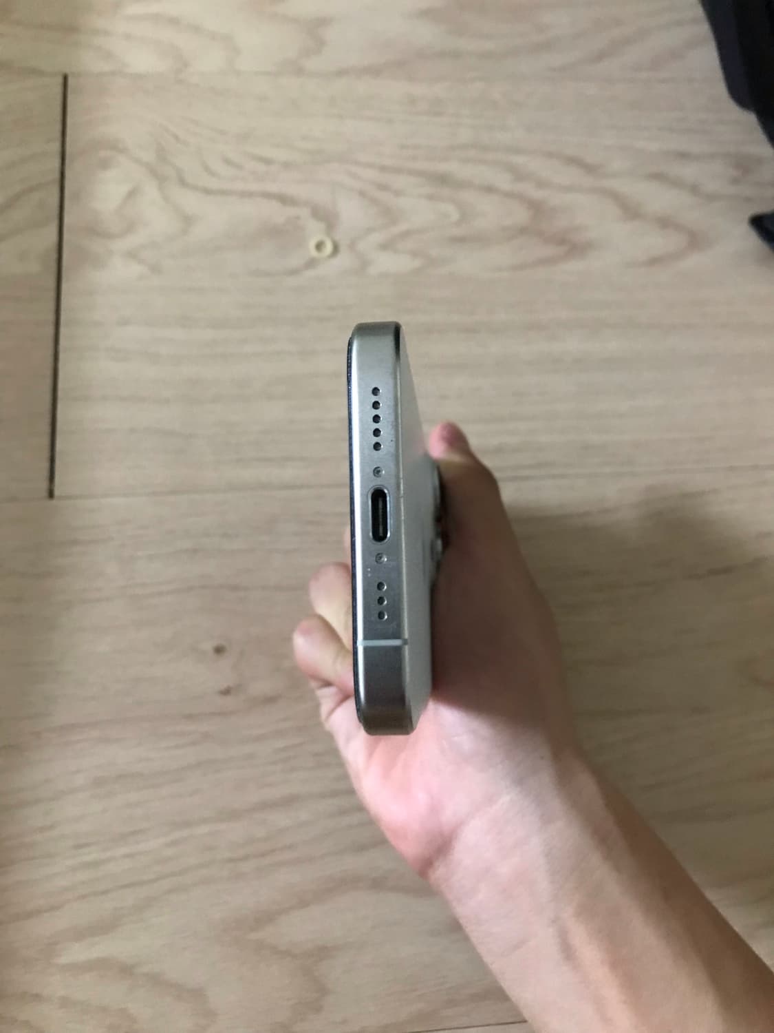 (S급)아이폰 15프로 화이트 128G 상품이미지5