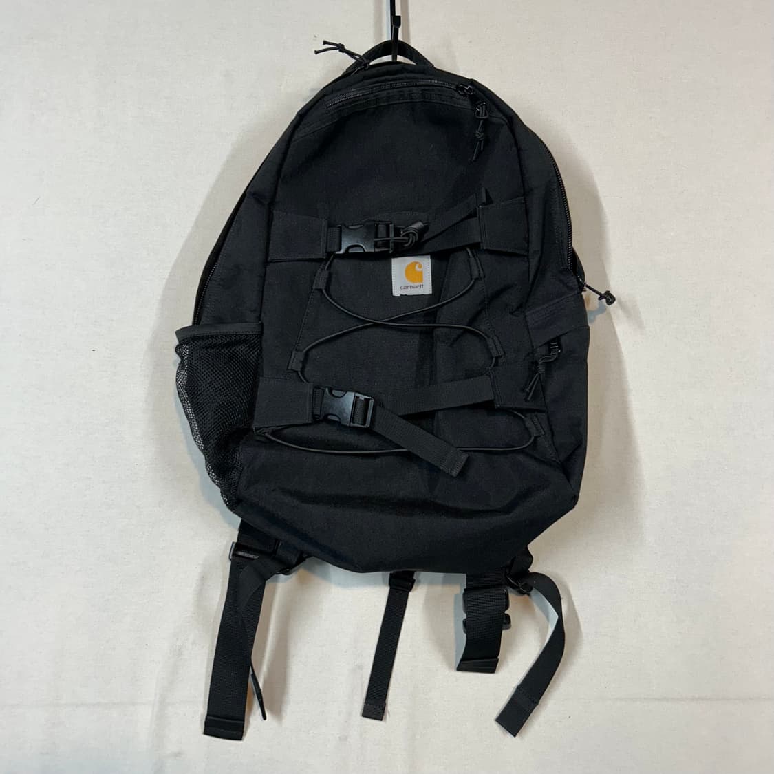 칼하트 WIP 킥플립 백팩 가방 블랙 상품이미지1