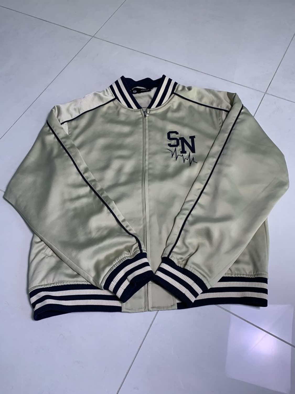 SATIN RIBBED BLOUSON 상품이미지1