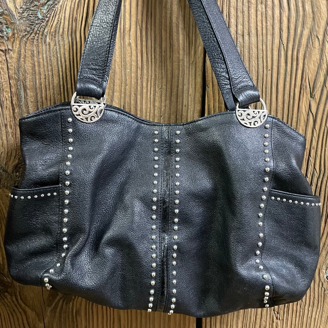 Brighton 블랙 가죽 스터드 숄더백 상품이미지4