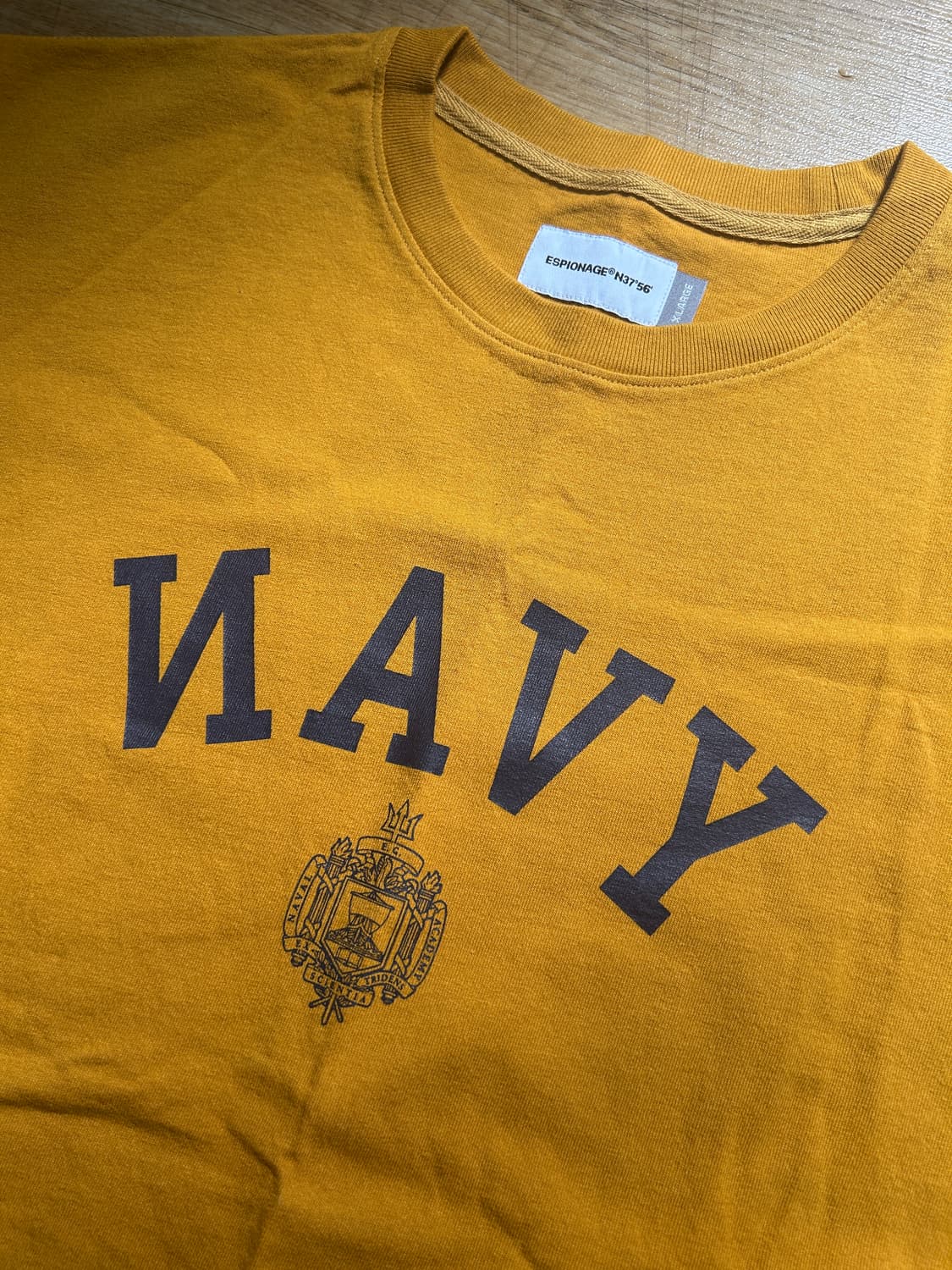 에스피오나지 반팔티 NAVAL Academy Tee Mustard 상품이미지3