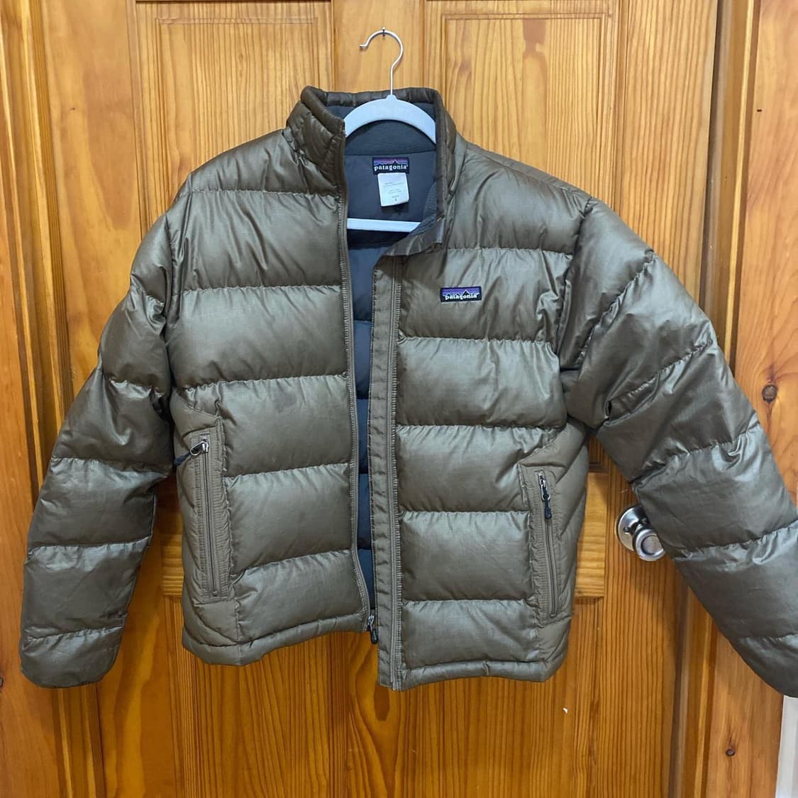 파타고니아 멘즈 패딩 카키 상품이미지1