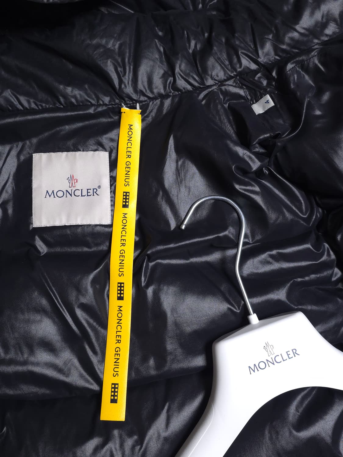 [4] 몽클레어 알릭스 20FW 알몬드 패딩 블랙 상품이미지8