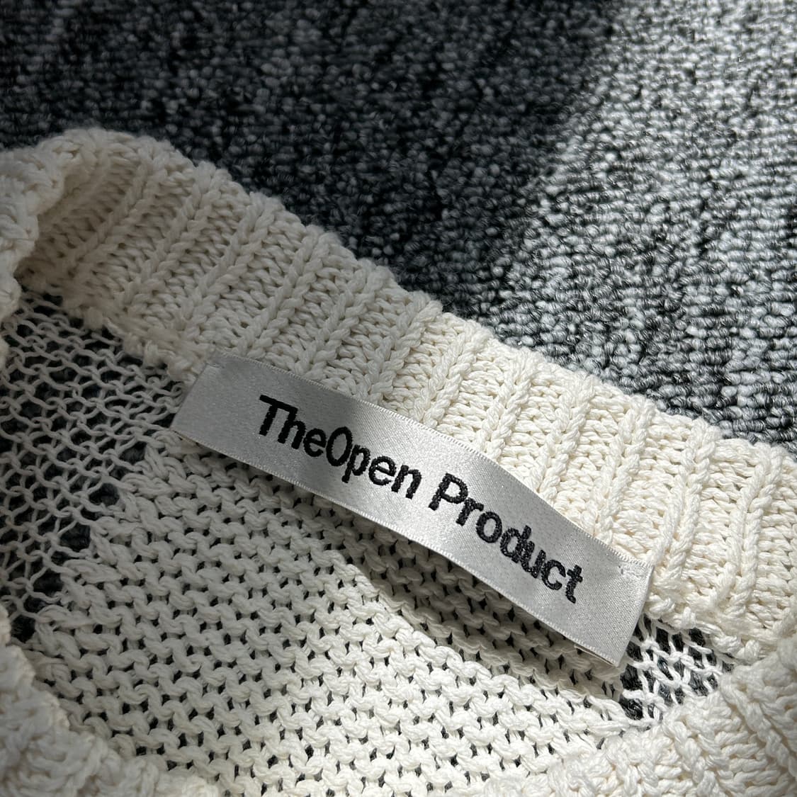 더오픈프로덕트 페이퍼 얀 체커 보드 니트 상품이미지9