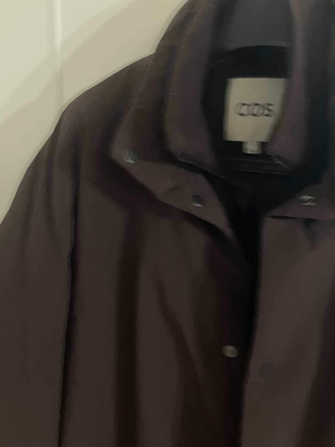 [COS] 패디드 퍼널 넥 자켓 M 버건디(보르도) 상품이미지5