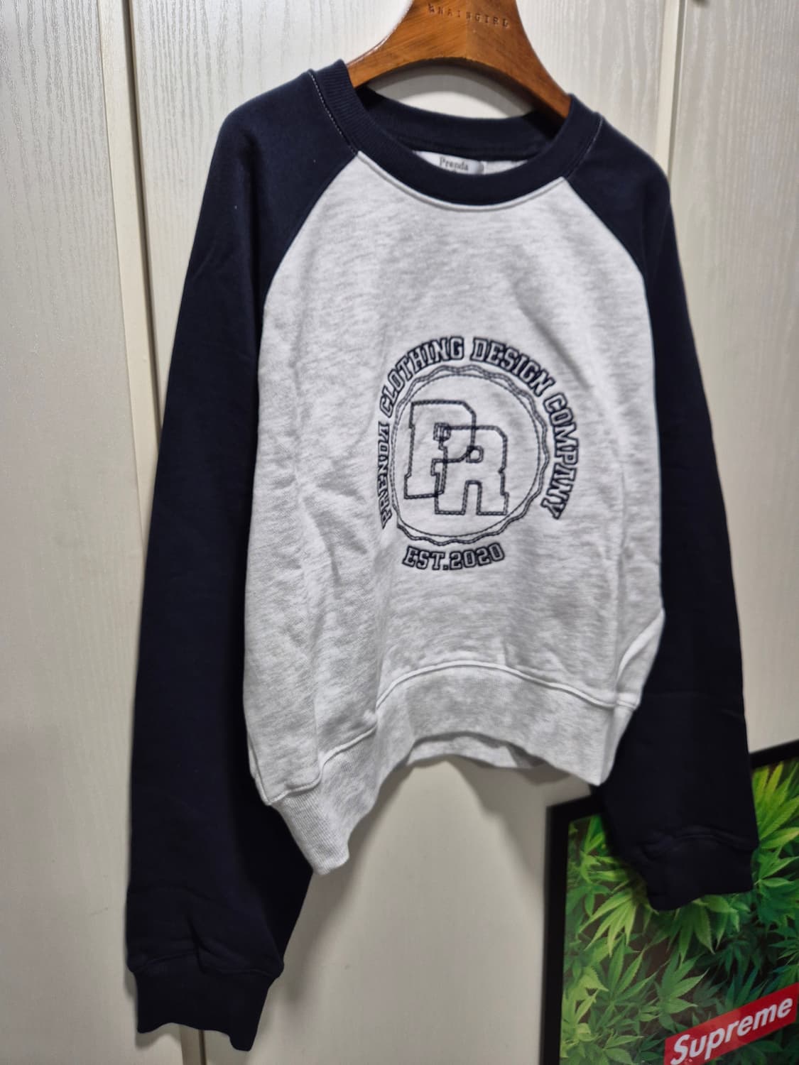 (세일)(새상품)프렌디 래글런 크롭 맨투맨 상품이미지6