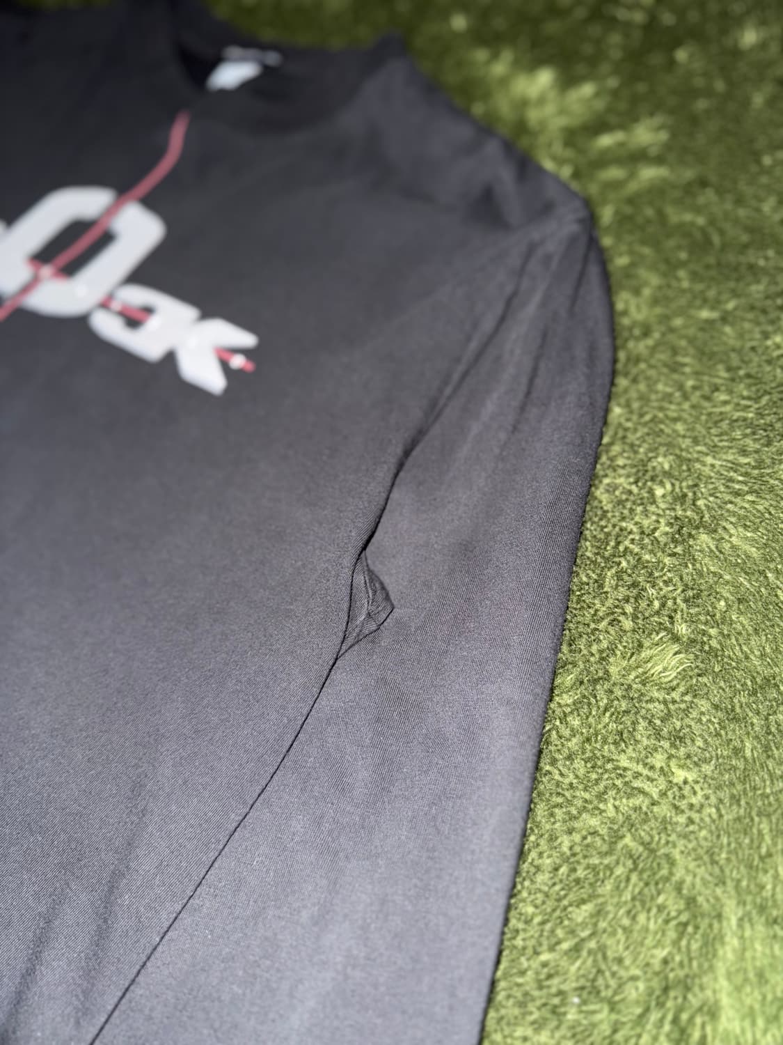 [XL] 코스트 퍼 킬로 크랙 로고 프린트 루즈 핏 롱슬리브 티셔츠 블랙 상품이미지4