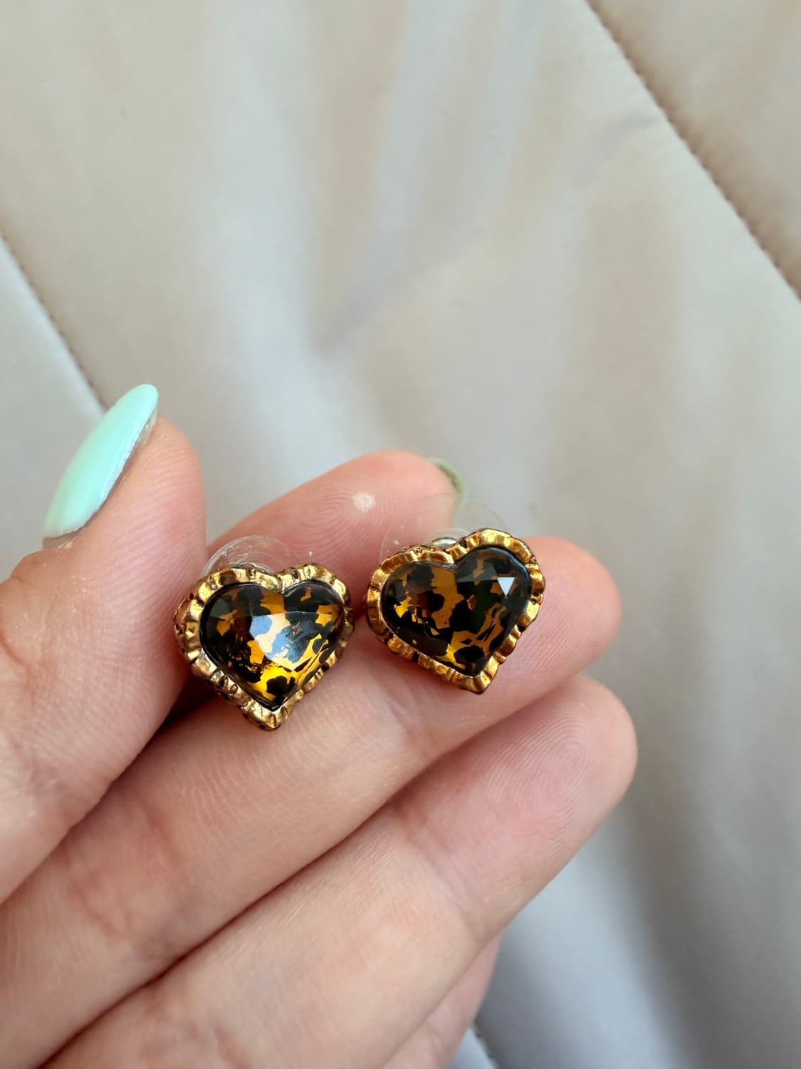 벳시존슨 호피 하트 귀걸이 상품이미지1