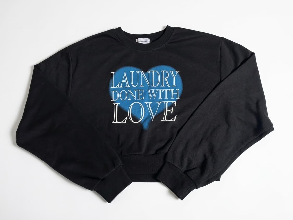 하트 레터링 크롭 맨투맨 상품이미지1