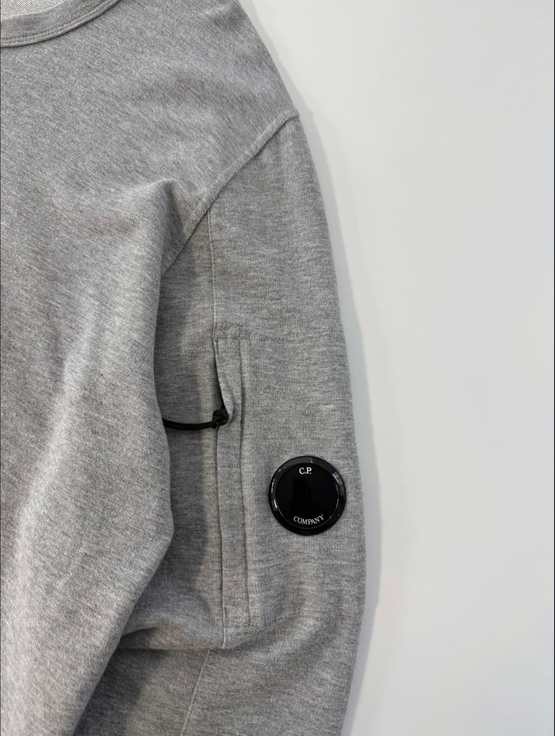 CP컴퍼니 렌즈 맨투맨 XL 상품이미지4