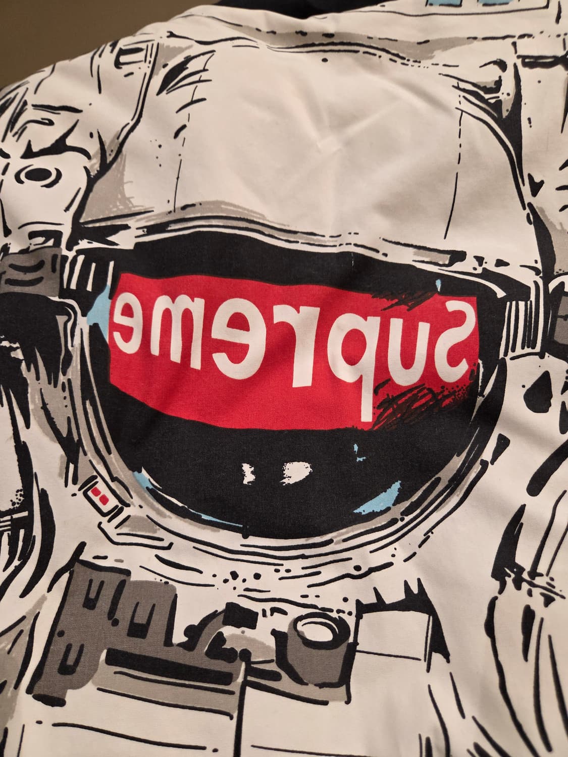 슈프림 우주인패딩 정품 상품이미지3