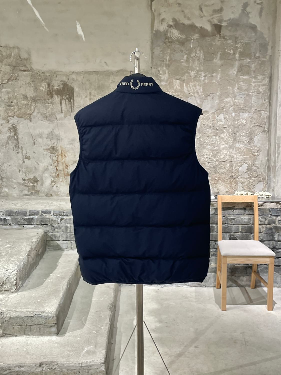 프레드 페리 다크 네이비 로고 투 웨이 패디드 베스트 상품이미지6