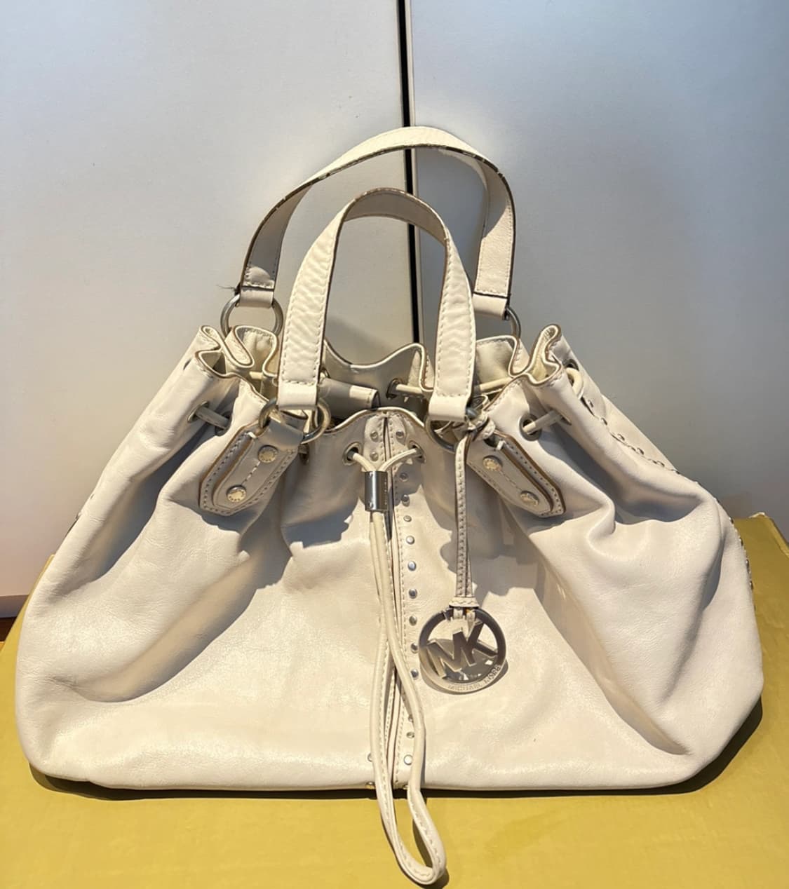 마이클 코어스(Michael Kors) 화이트 레더 토트백 상품이미지2