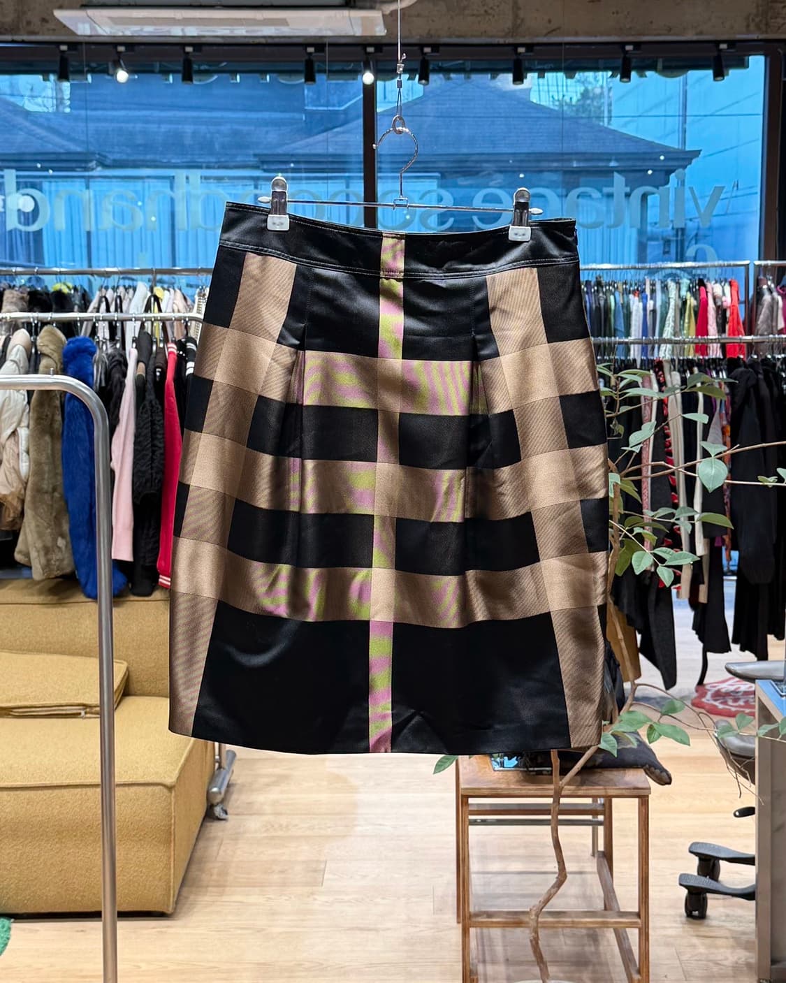 버버리 블랙 체크 쿠프로 미디스커트  상품이미지1