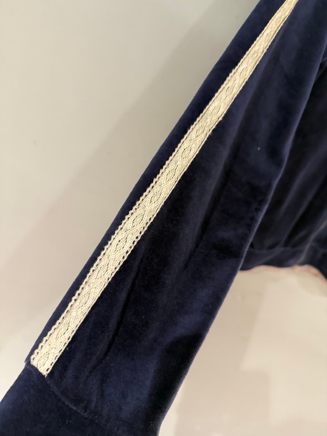 lace line detail velvet track zip-up 상품이미지9