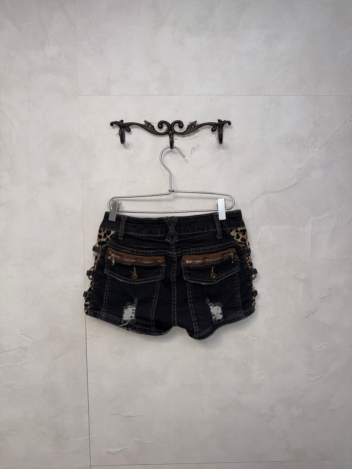 Destroyed denim leopard ring shorts 상품이미지3
